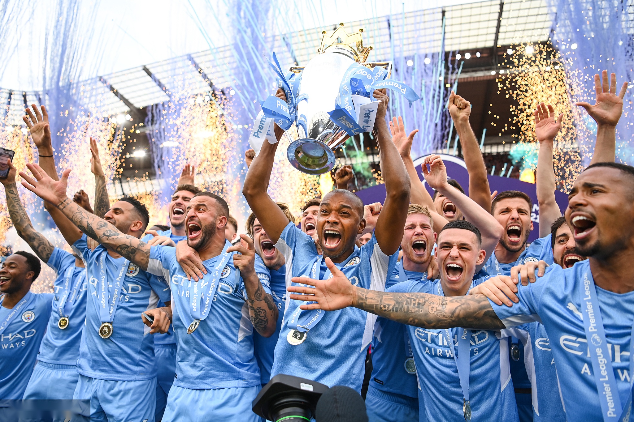 通过电子商 通过电子商